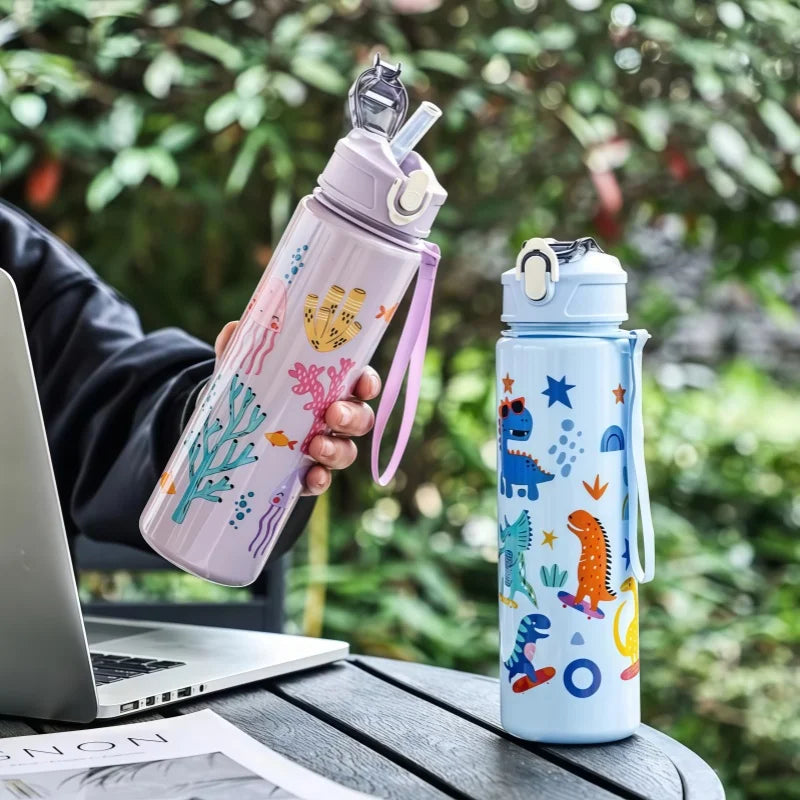 750ml Dinosaur Kids Water Bottle with Silicone Straw – Leakproof Plastic Sippy Cup for Summer