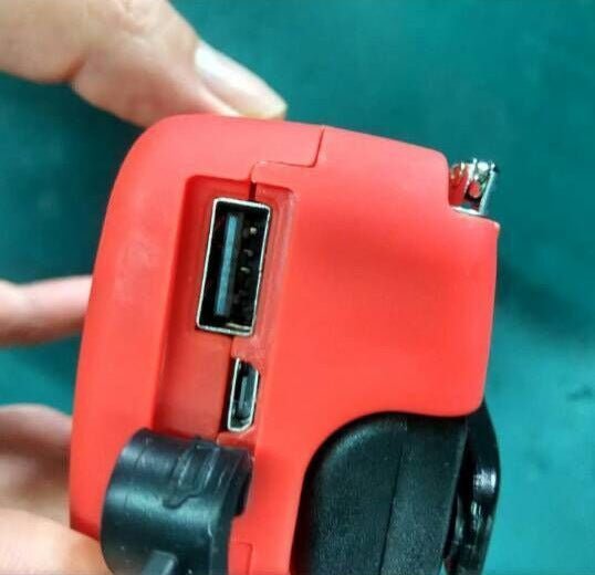 Portable Solar Hand Crank Emergency Radio with LED Flashlight, 2000mAh Power Bank, SOS Alarm, and Weather Updates – Ideal for Camping, Hiking, and Travel - goosavvy.com