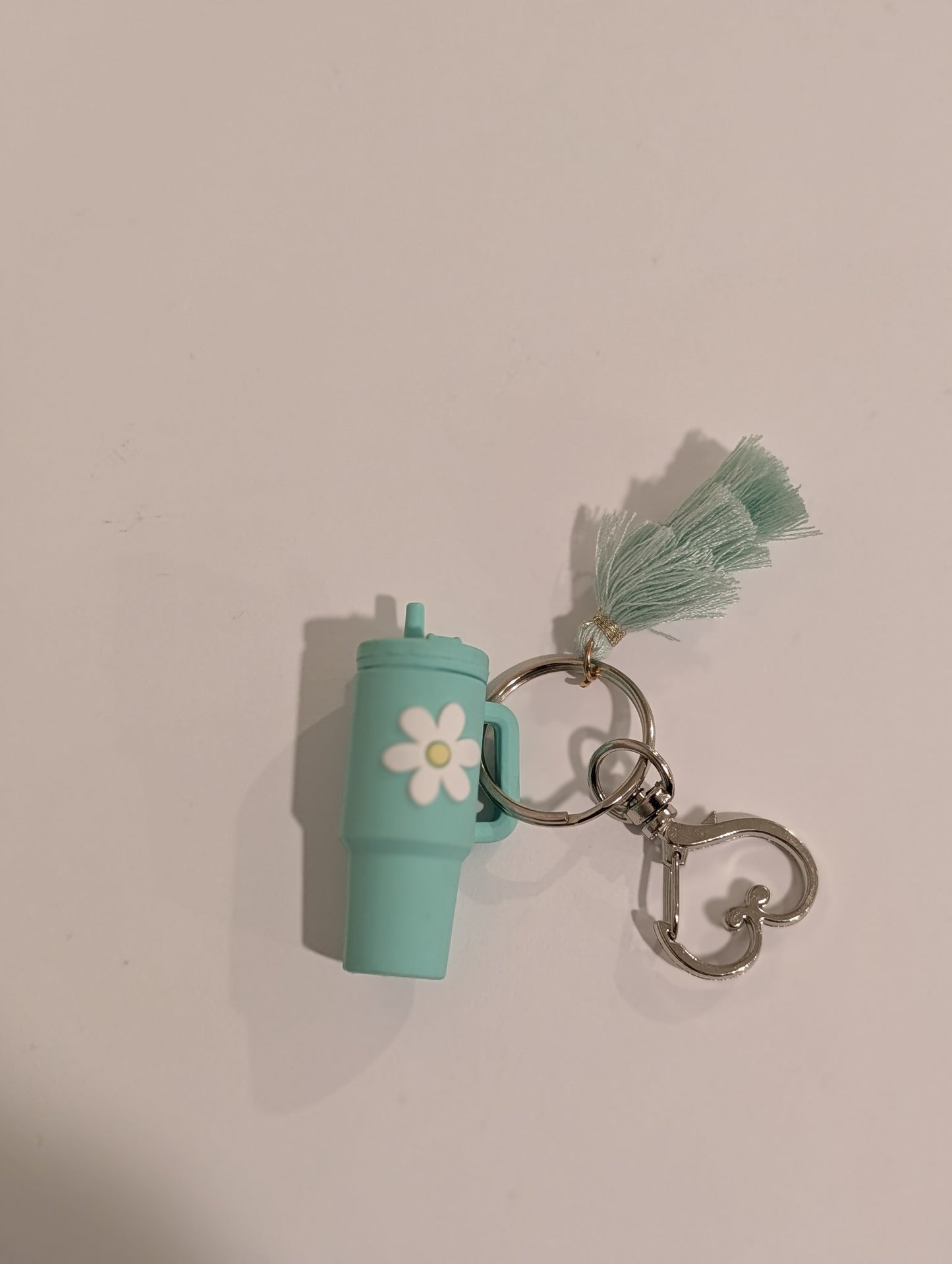 Custom Silicone Tumbler Keychains with Daisy Flower Charm – Multiple Colors with Tassel or with Crochet Ball
