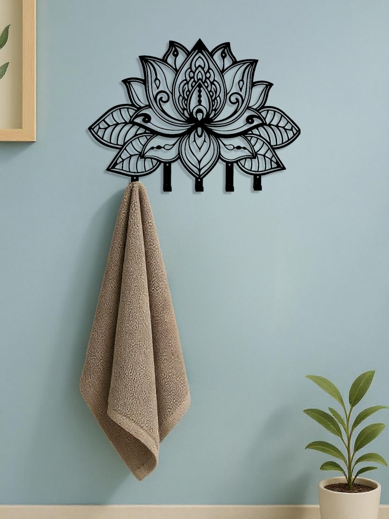 1pc Modern Decorative Metal Wall Rack with 5 Hooks – Intricate Floral Design for Keys, Hats, and Jewelry - goosavvy.com