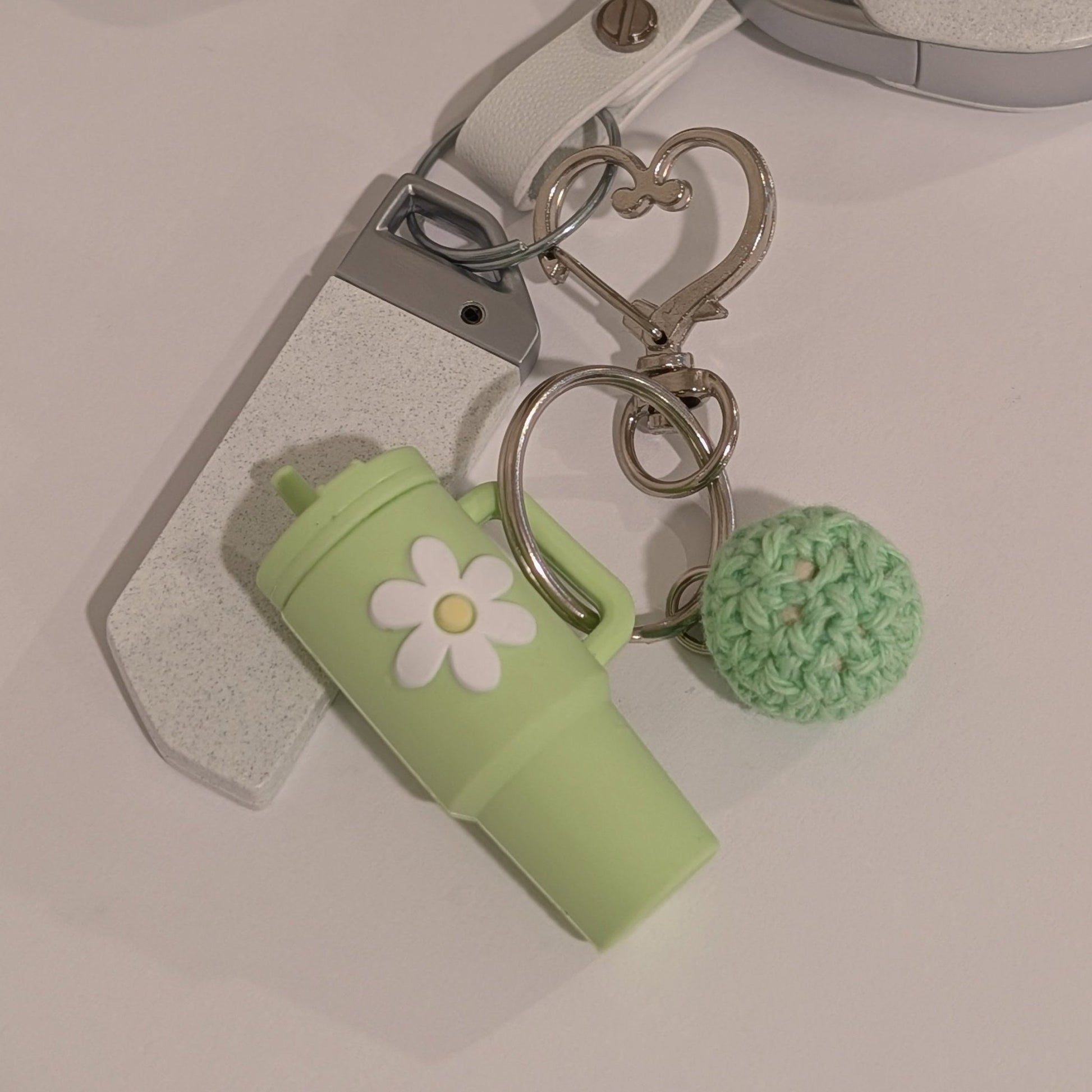 Custom Silicone Tumbler Keychains with Daisy Flower Charm – Multiple Colors with Tassel or with Crochet Ball - goosavvy.com