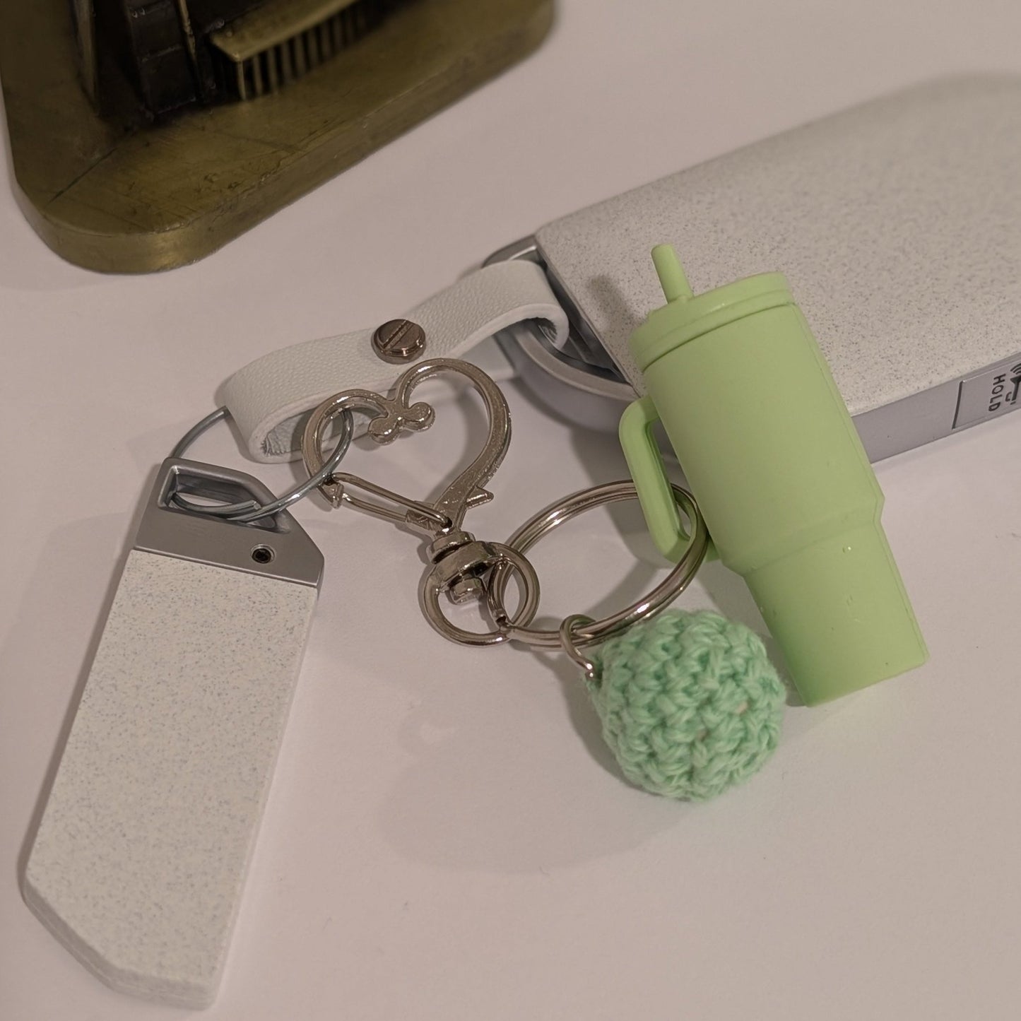 Custom Silicone Tumbler Keychains with Daisy Flower Charm – Multiple Colors with Tassel or with Crochet Ball - goosavvy.com