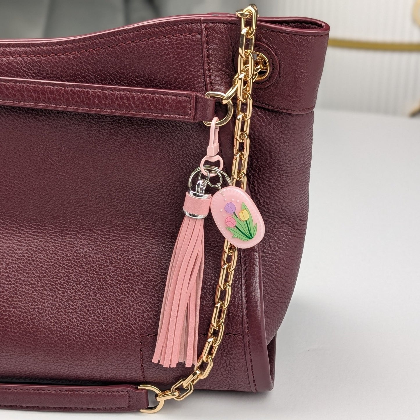 Faux Leather Tassel Keychain with Resin Tulip Charm – Decorative Bag & Key Accessory - goosavvy.com