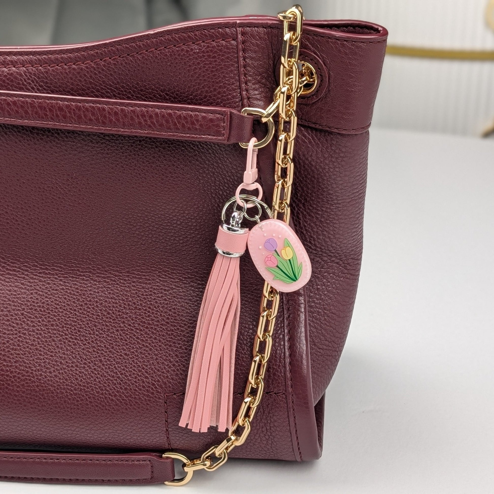 Faux Leather Tassel Keychain with Resin Tulip Charm – Decorative Bag & Key Accessory - goosavvy.com