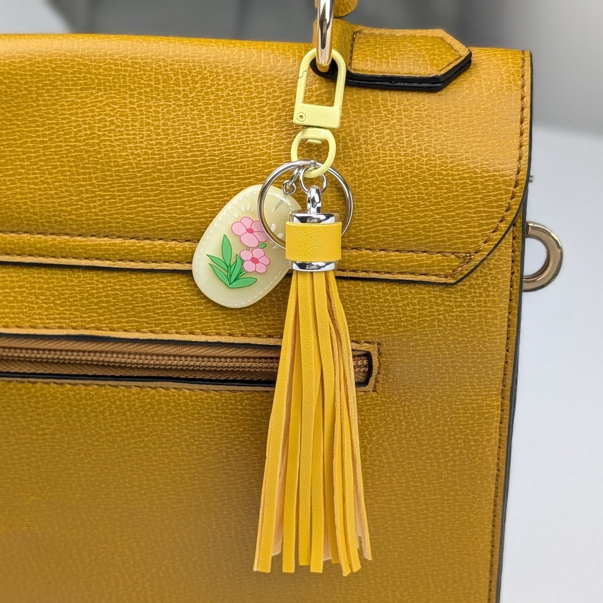 Faux Leather Tassel Keychain with Resin Tulip Charm – Decorative Bag & Key Accessory - goosavvy.com