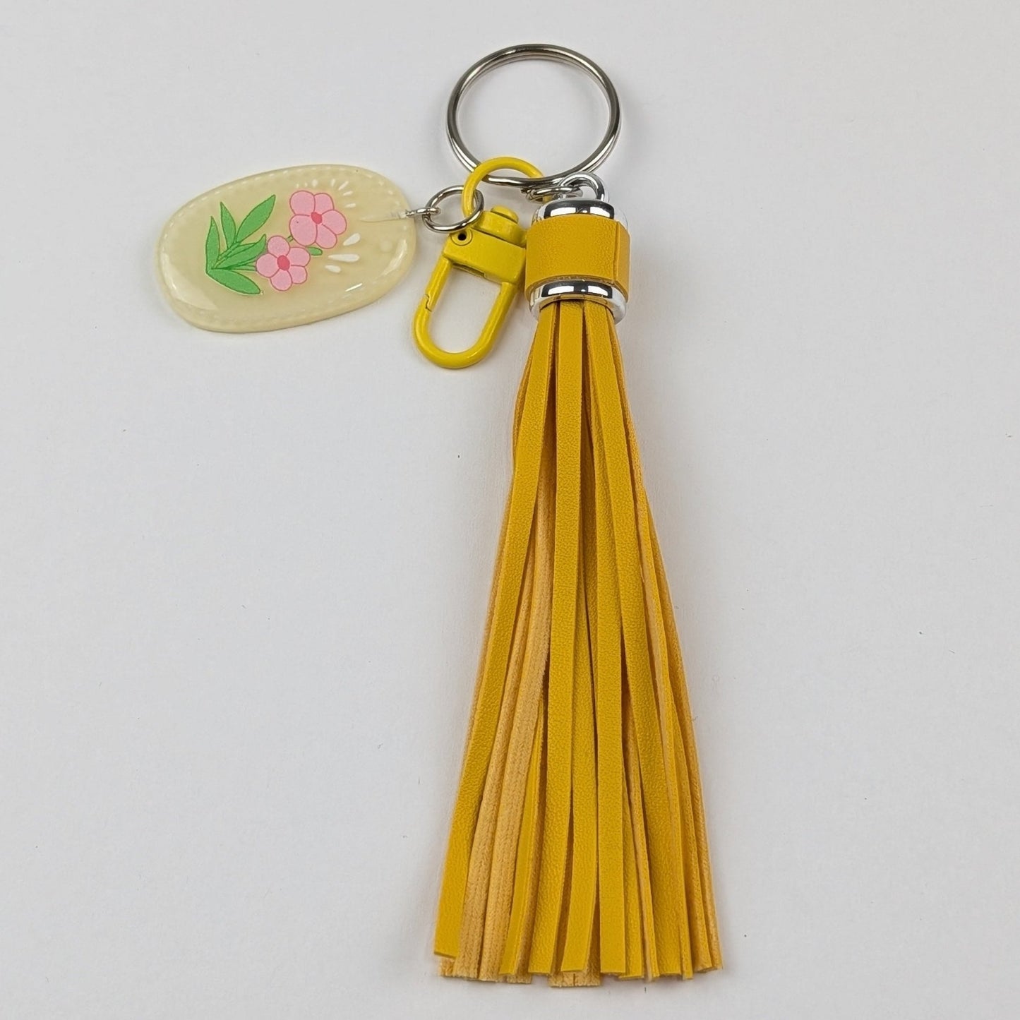 Faux Leather Tassel Keychain with Resin Tulip Charm – Decorative Bag & Key Accessory - goosavvy.com