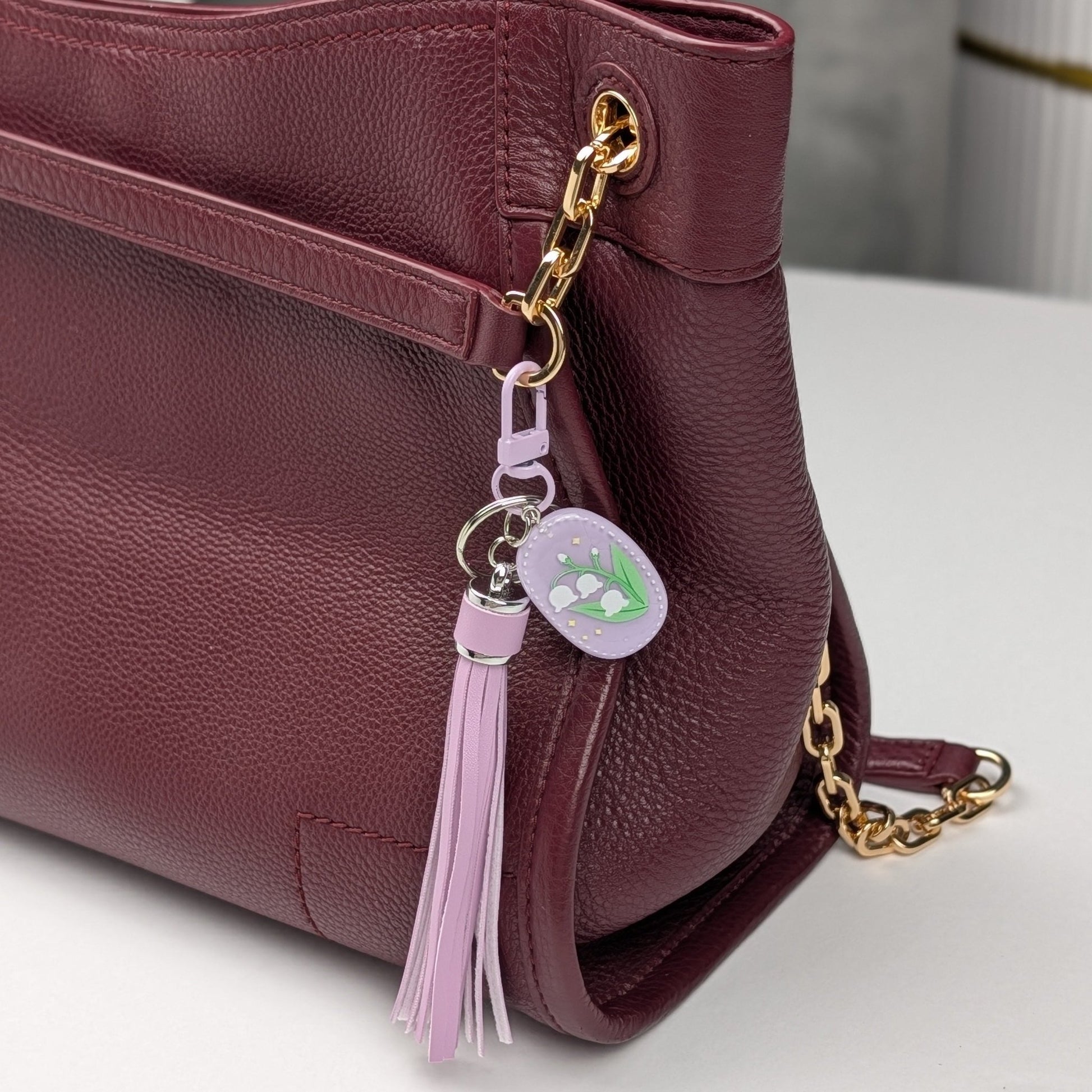 Faux Leather Tassel Keychain with Resin Tulip Charm – Decorative Bag & Key Accessory - goosavvy.com