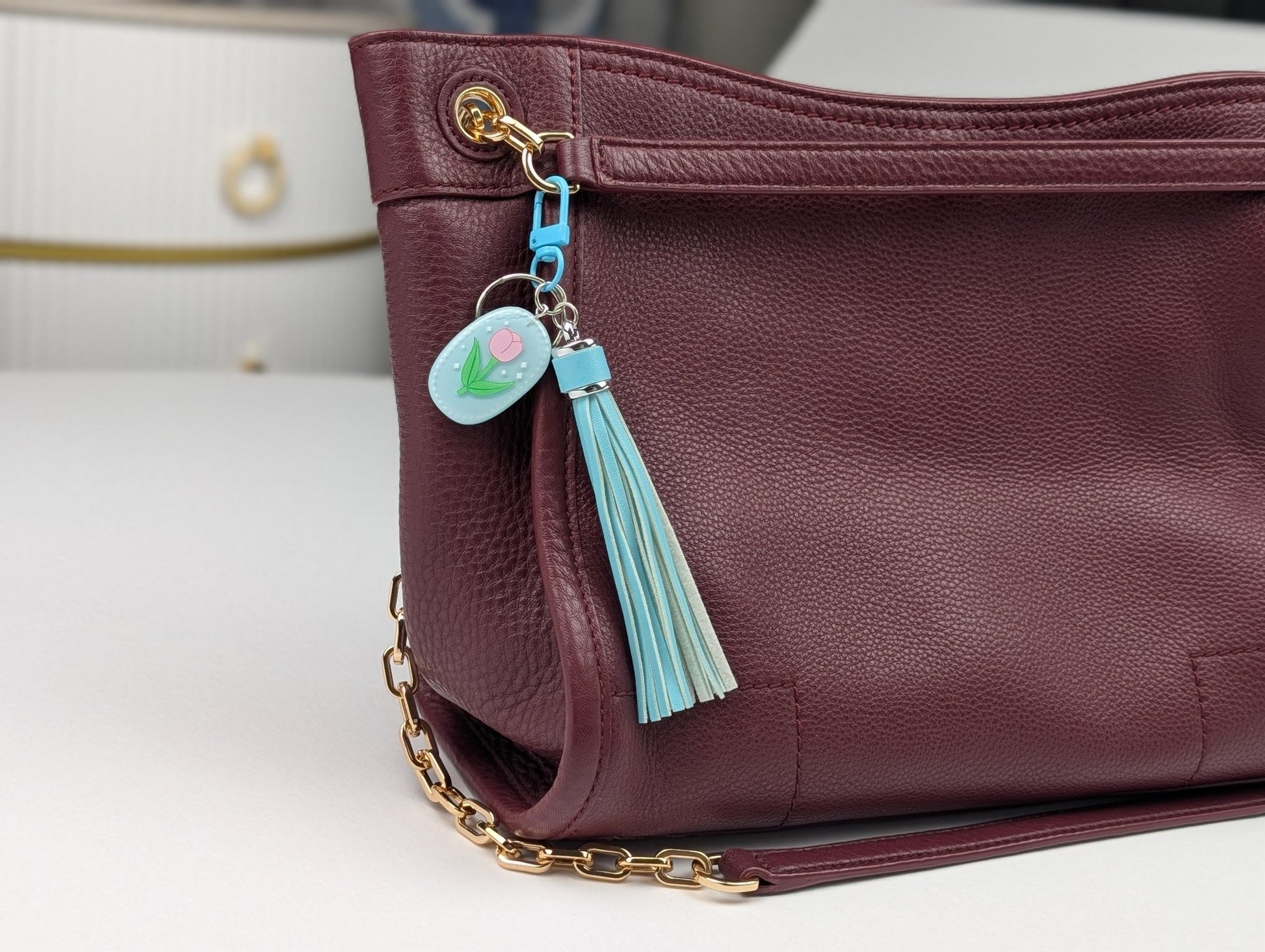 Faux Leather Tassel Keychain with Resin Tulip Charm – Decorative Bag & Key Accessory - goosavvy.com