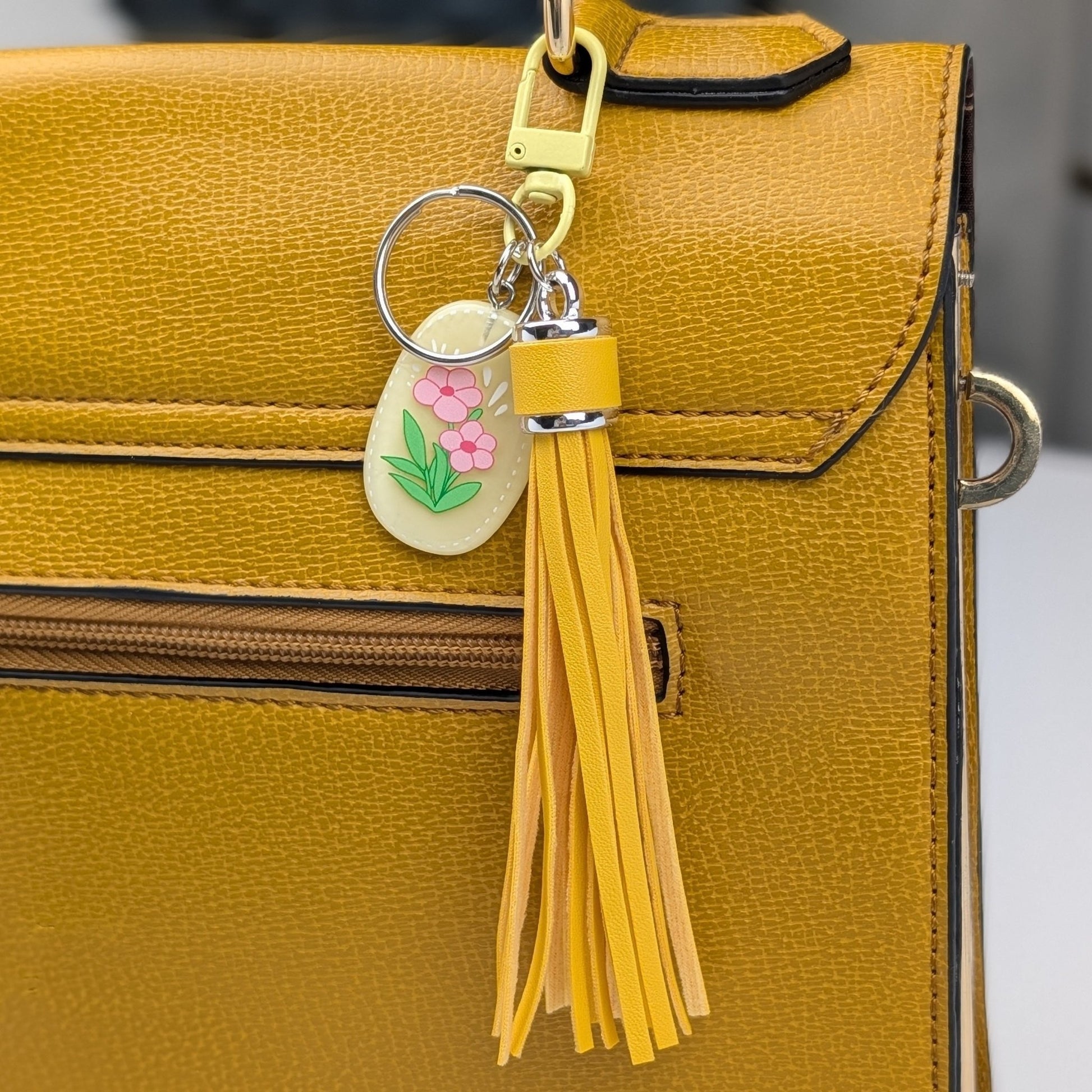 Faux Leather Tassel Keychain with Resin Tulip Charm – Decorative Bag & Key Accessory - goosavvy.com