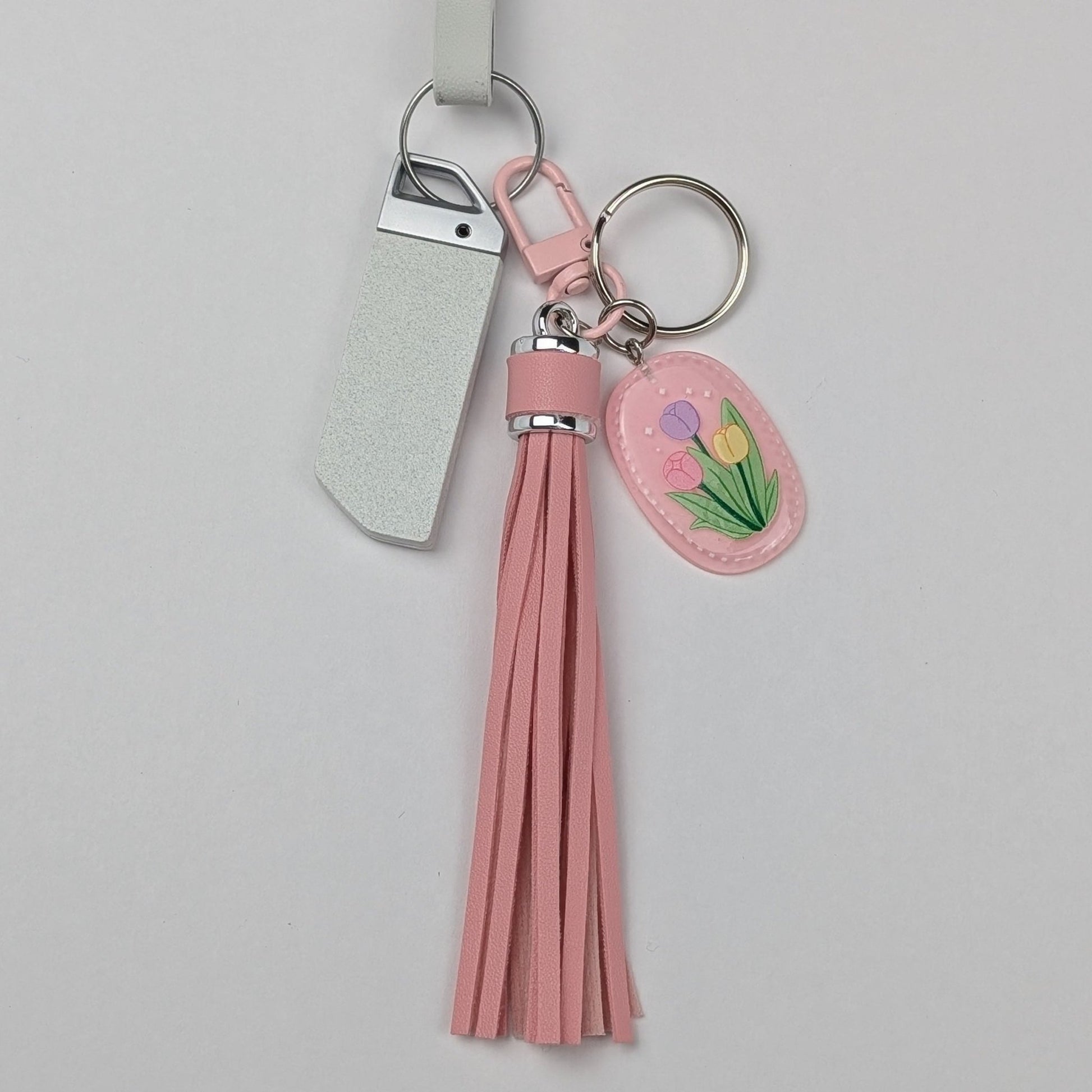 Faux Leather Tassel Keychain with Resin Tulip Charm – Decorative Bag & Key Accessory - goosavvy.com