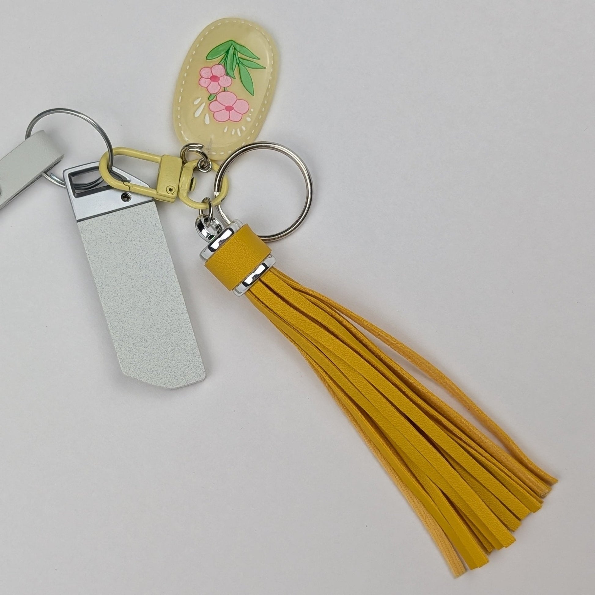 Faux Leather Tassel Keychain with Resin Tulip Charm – Decorative Bag & Key Accessory - goosavvy.com