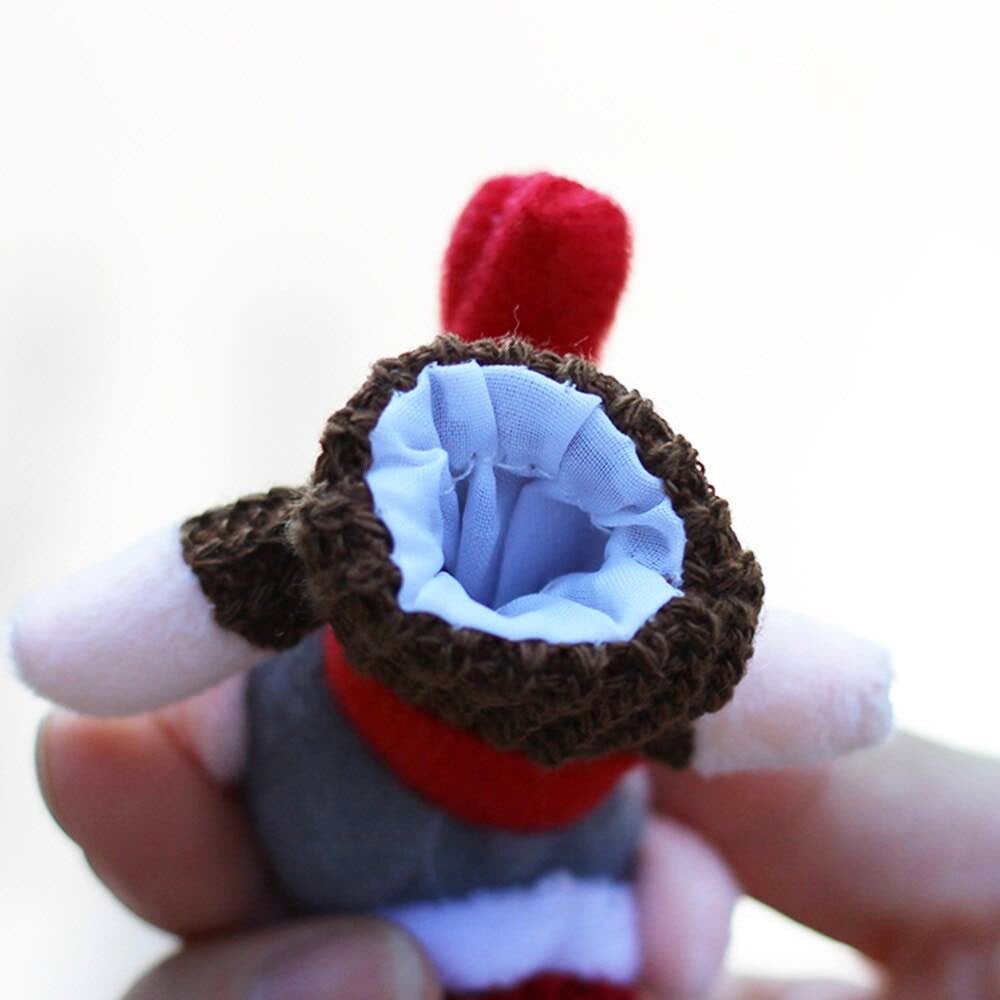 Image for a finger puppet's bottom view.